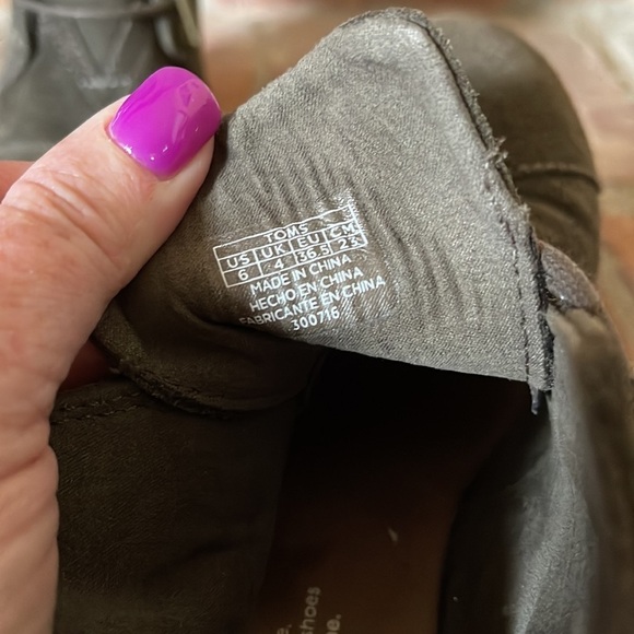 Toms Olive Suede Crepe Desert Wedge Booties - Picture 8 of 8